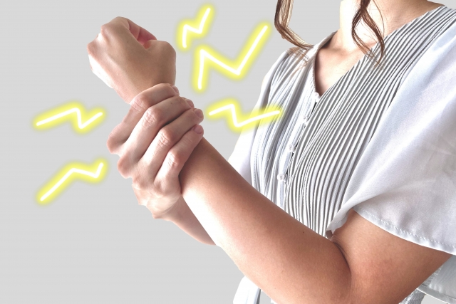 手がしびれる　整骨院治療法　さいたま市