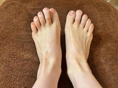 足の指が痛い 腫れ 曲がっている