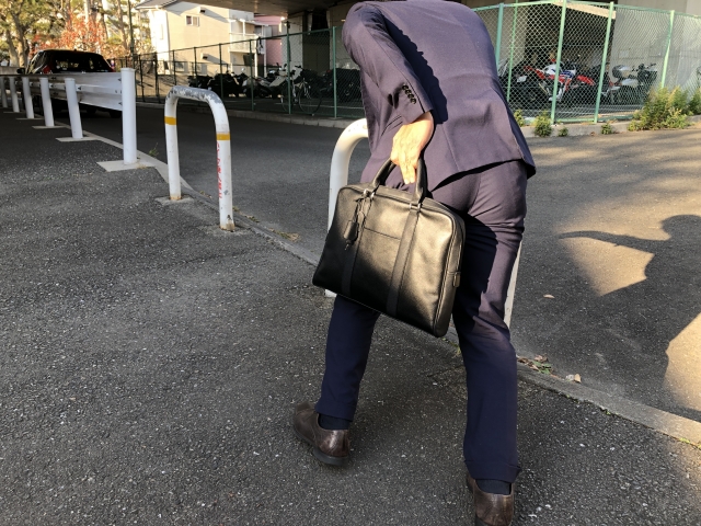 歩くと腰が痛い　原因